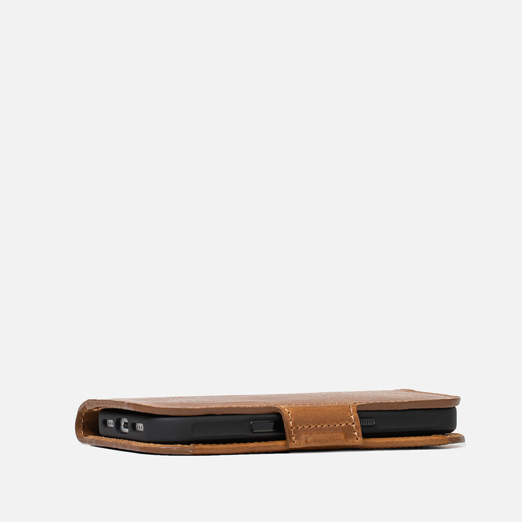 Leather Folio iPhone 17 Series with MagSafe - Classic 5.1