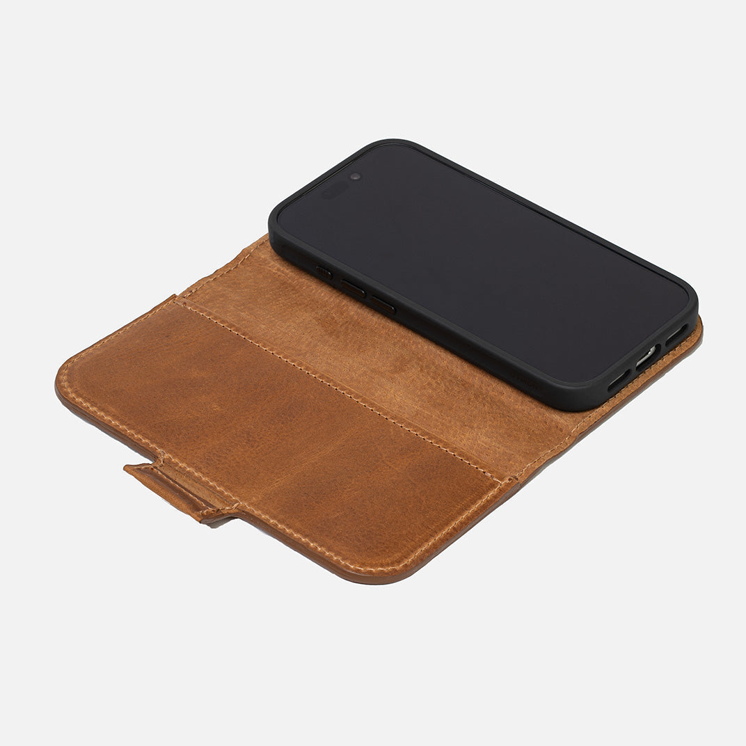 Leather Folio iPhone 17 Series with MagSafe - Classic 5.1
